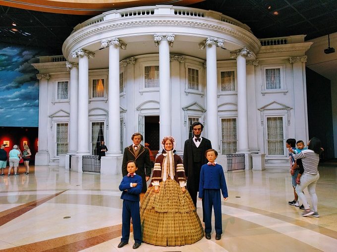 Abraham Lincoln Presidential Museum - The White House Years