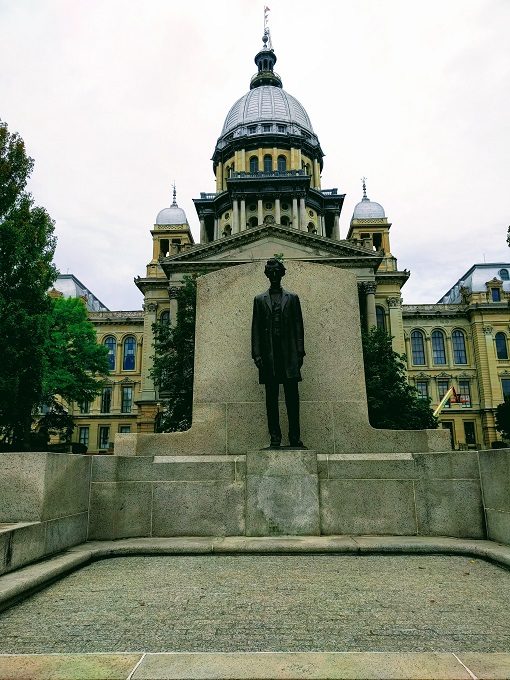 Abraham Lincoln statue outside Illinois State Capitol building