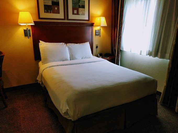 Candlewood Suites Springfield IL - Queen bed