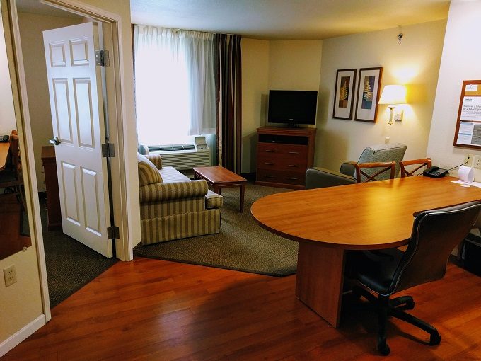 Candlewood Suites Springfield IL - Room entrance