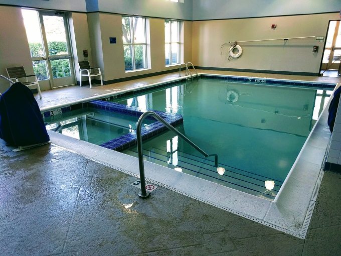 Hyatt House Chicago-Schaumburg, IL - Indoor swimming pool and whirlpool