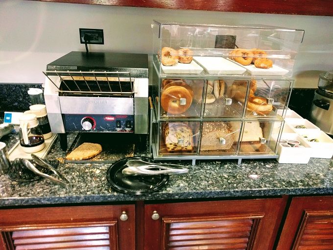 Hyatt House Chicago-Schaumburg breakfast - Breads & bagels