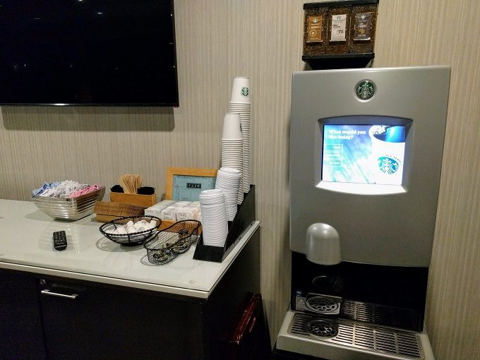 Hyatt Regency Tulsa - Club lounge coffee & hot chocolate machine