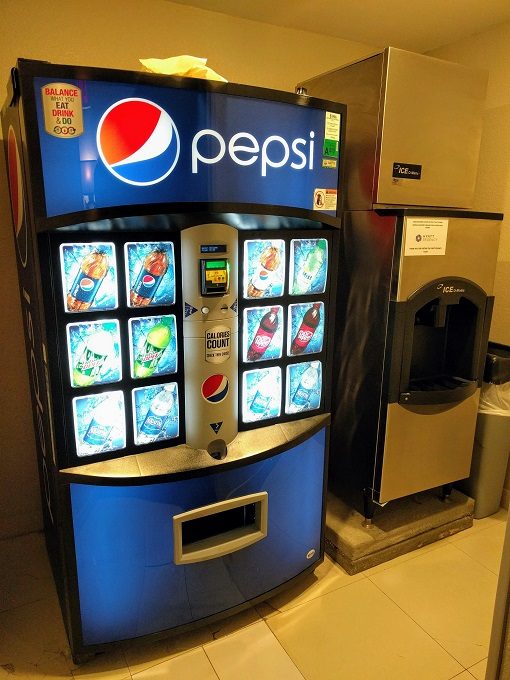 Hyatt Regency Tulsa - Vending machine & ice machine
