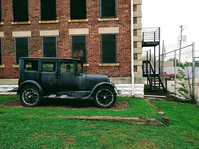 Old car outside Franklin County Historic Jail Museum, Benton IL