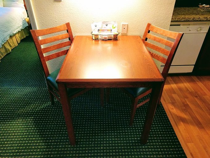 Residence Inn Oklahoma City South - Dining table & chairs