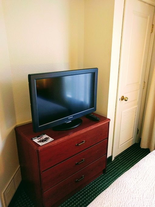 Residence Inn Oklahoma City South - TV & dresser