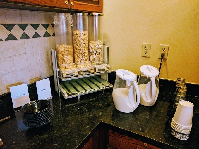 Residence Inn Oklahoma City South breakfast - Cereals & milk
