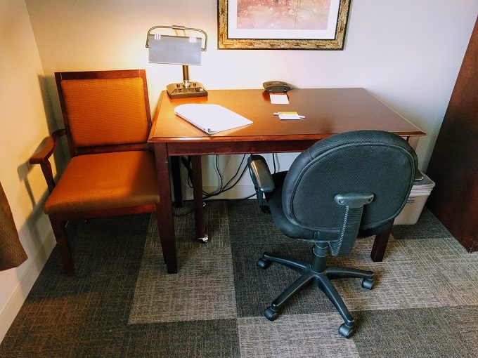 Hampton Inn Altus, Oklahoma - Desk, office chair and other chair
