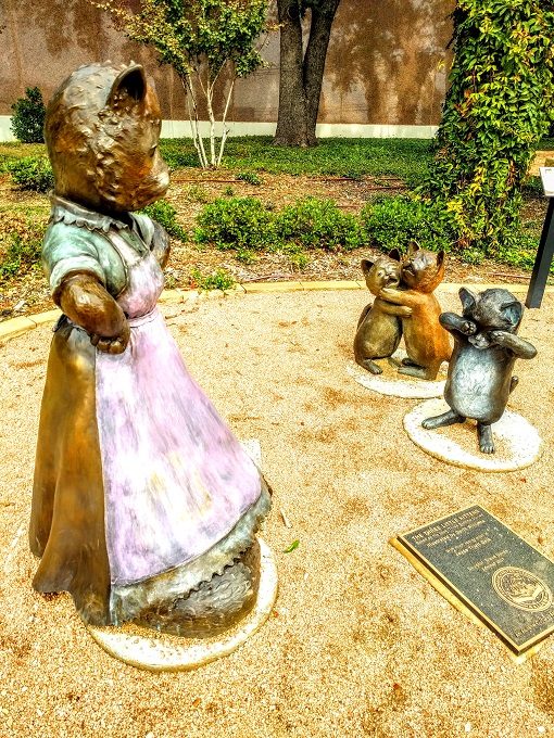 19) The Three Little Kittens sculpture in Abilene, Texas