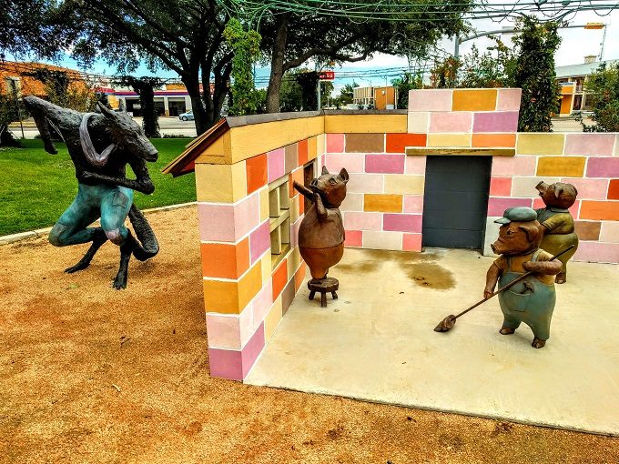 21) The Three Little Pigs and The Big Bad Wolf sculpture in Abilene, Texas