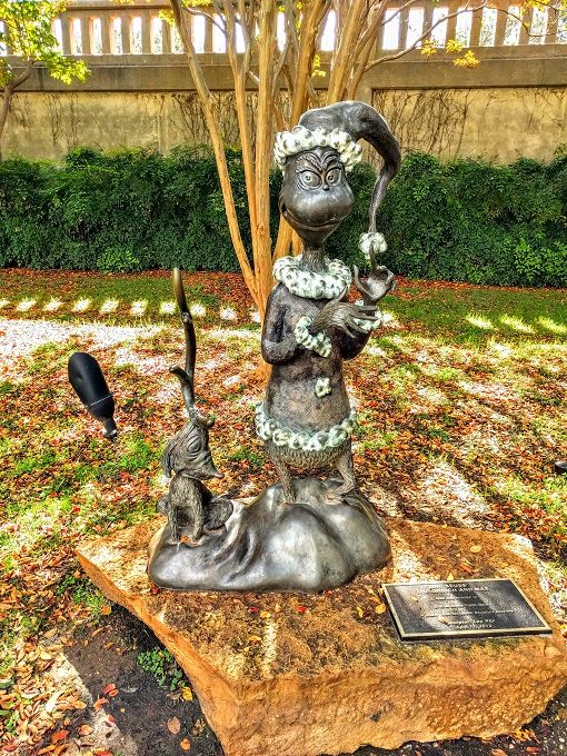 3) The Grinch & Max sculpture in Abilene, Texas