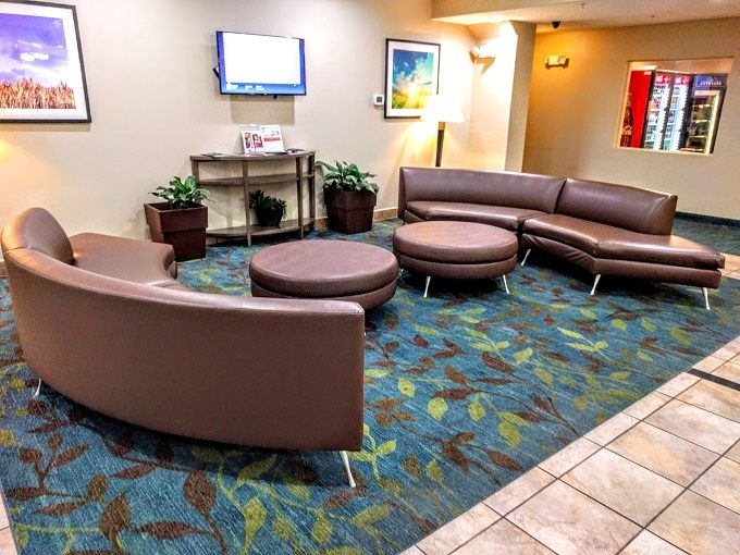 Candlewood Suites Abilene, Texas - Lobby seating