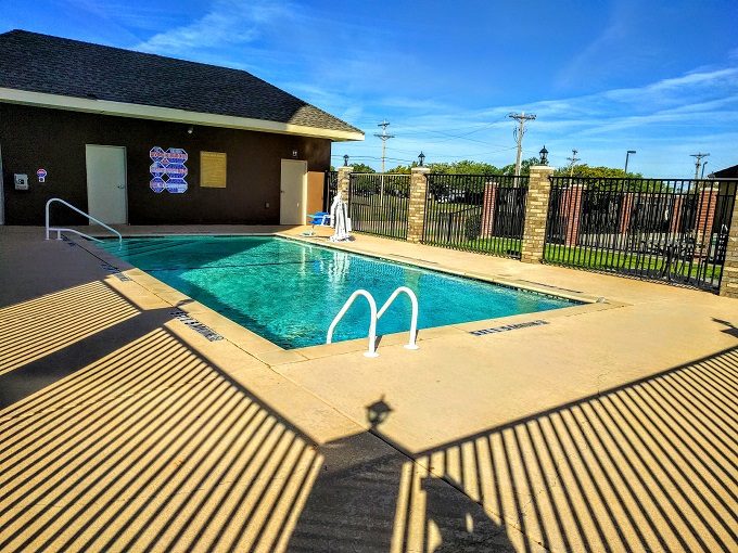 Candlewood Suites Abilene, Texas - Outdoor swimming pool