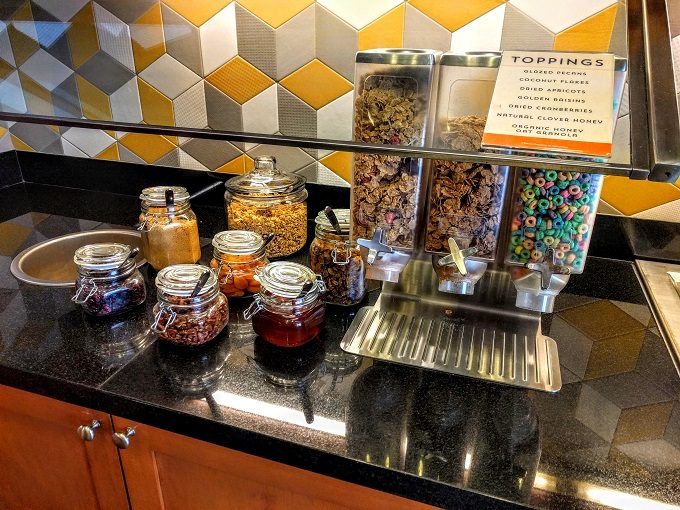 Hyatt Place Houston-North, Texas breakfast - Cereals, oatmeal & toppings