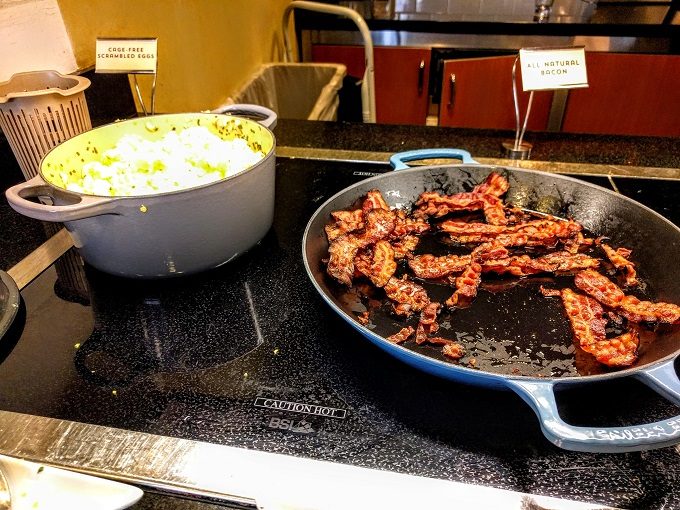 Hyatt Place Houston-North, Texas breakfast - Scrambled eggs & bacon