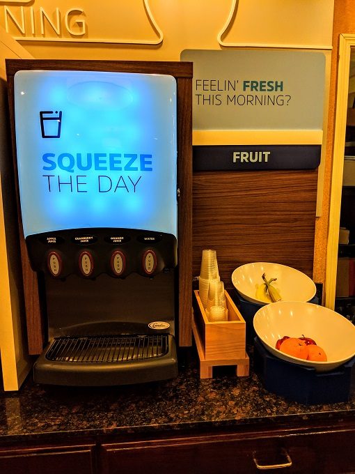 Holiday Inn Express Canyon breakfast - Juice machine & fruit