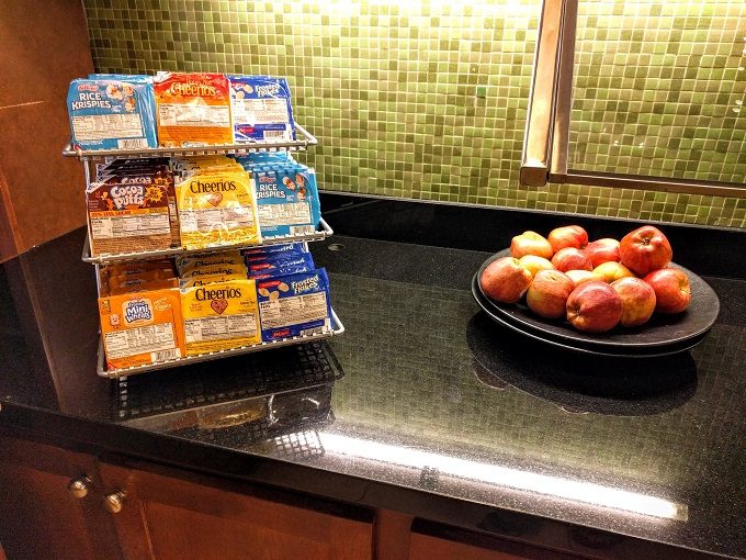 Hyatt Place El Paso Airport breakfast - Cereal & fruit