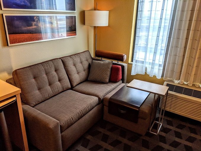 TownePlace Suites Garden City, Kansas - Living room area