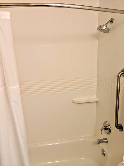 TownePlace Suites Wichita East, Kansas - Bathtub & shower