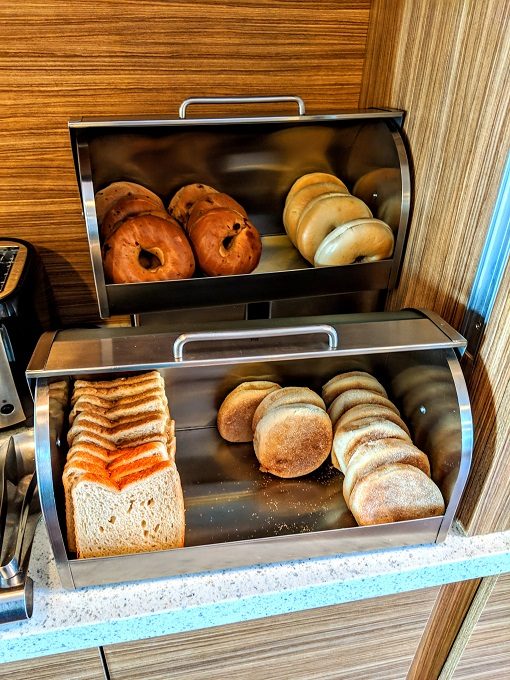 TownePlace Suites Wichita East, Kansas breakfast - Bread, bagels & English muffins