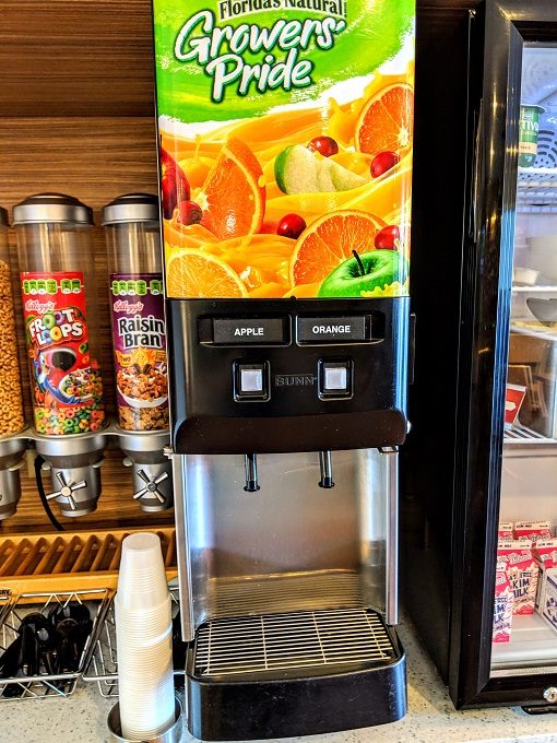 TownePlace Suites Wichita East, Kansas breakfast - Juice machine