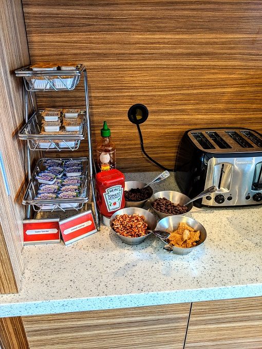 TownePlace Suites Wichita East, Kansas breakfast - Preserves & toppings