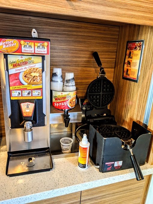 TownePlace Suites Wichita East, Kansas breakfast - Waffle maker