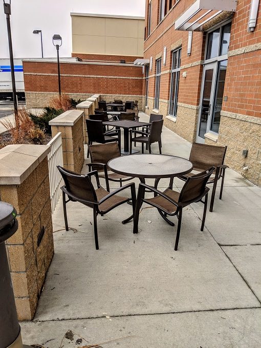 Hyatt Place Kansas City Lenexa City Center - Outdoor seating area