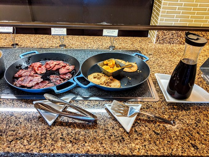 Hyatt Place Kansas City Lenexa City Center breakfast - Bacon & pancakes