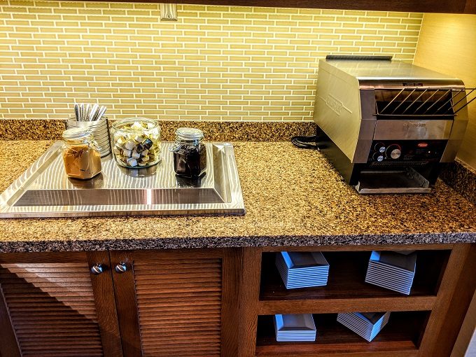 Hyatt Place Kansas City Lenexa City Center breakfast - Preserves & toaster