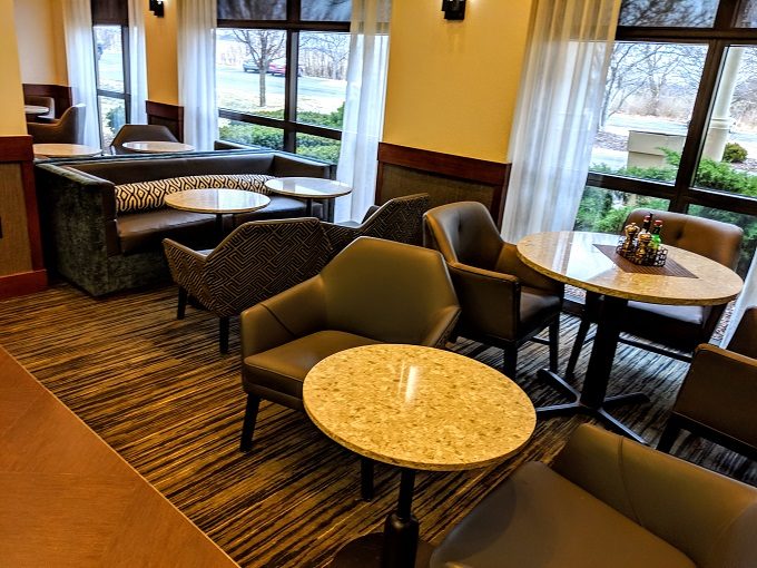 Hyatt Place Topeka, Kansas - Breakfast area lobby seating