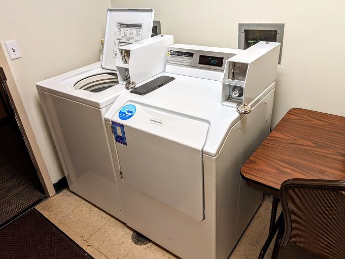 Hyatt Place Topeka, Kansas - Guest laundry - washing machines