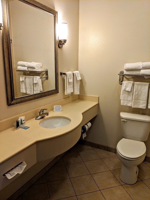Rodeway Inn & Suites Parsons, Kansas - Bathroom