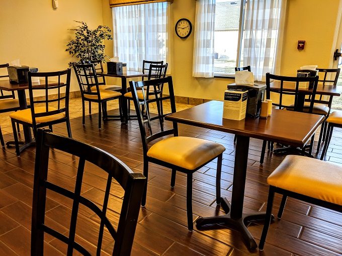 Rodeway Inn & Suites Parsons, Kansas - Breakfast area