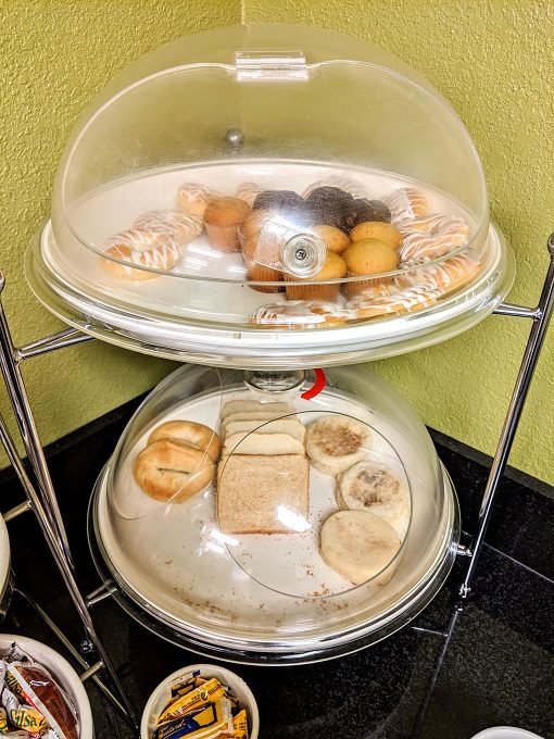 Rodeway Inn & Suites Parsons, Kansas breakfast - Pastries, muffins & breads