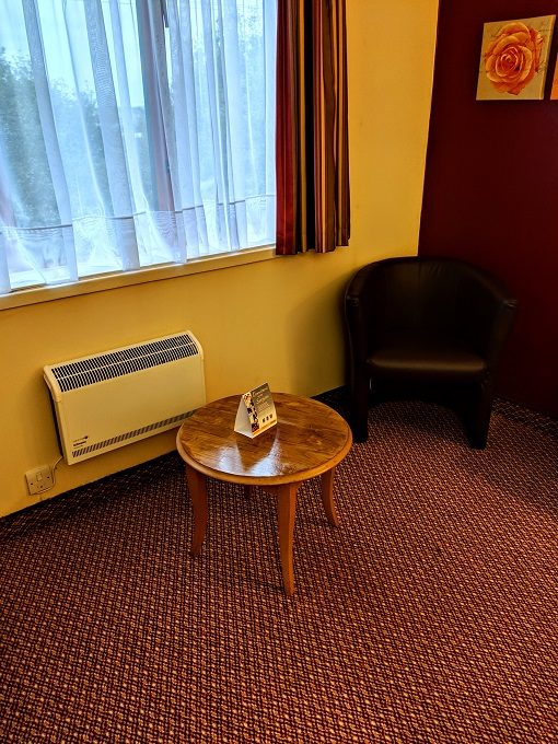 Comfort Inn Arundel, UK - Armchair & coffee table