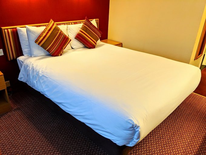 Comfort Inn Arundel, UK - Supposedly a king bed