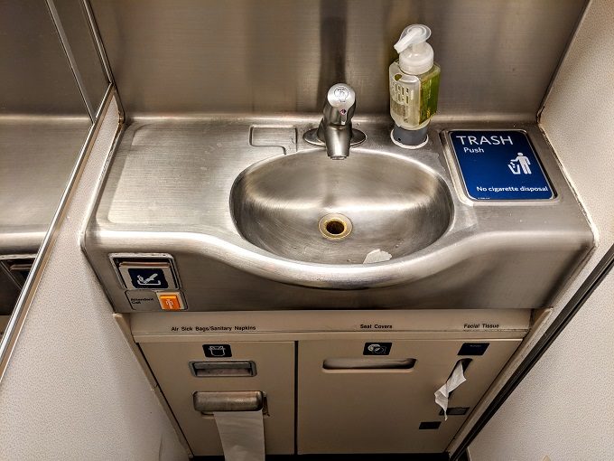 Delta 58 BOS-LHR in Economy - Sink in restroom
