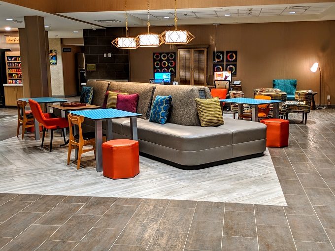 Home2 Suites Chantilly Dulles Airport - Lobby seating