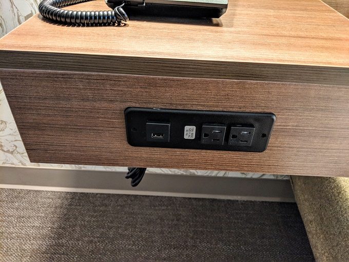 Home2 Suites Chantilly Dulles Airport - Power outlets