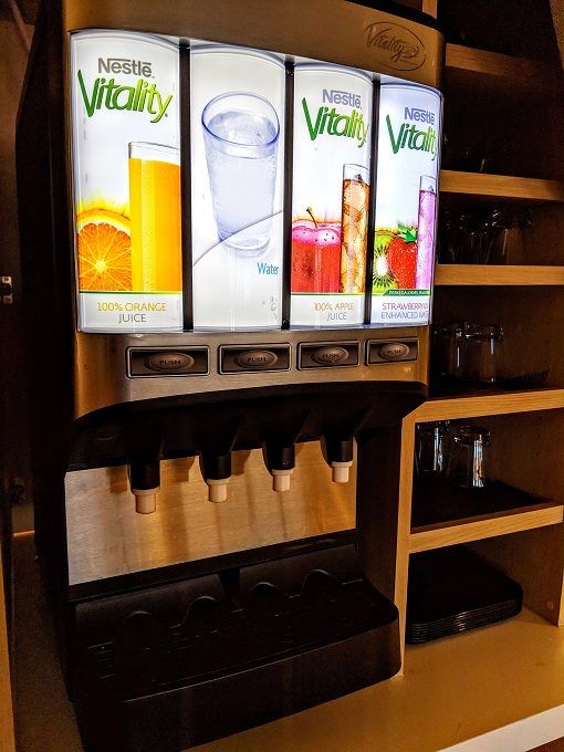 Home2 Suites Chantilly Dulles Airport breakfast - Juice machine