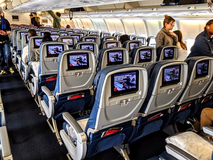 Delta Amsterdam to Boston Economy Class - 2-4-2 seating arrangement