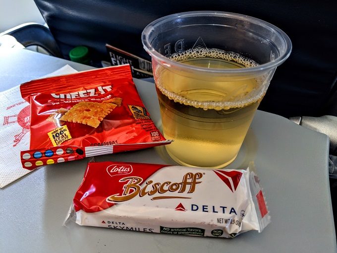 Delta Amsterdam to Boston Economy Class - Pre-meal drink and snacks