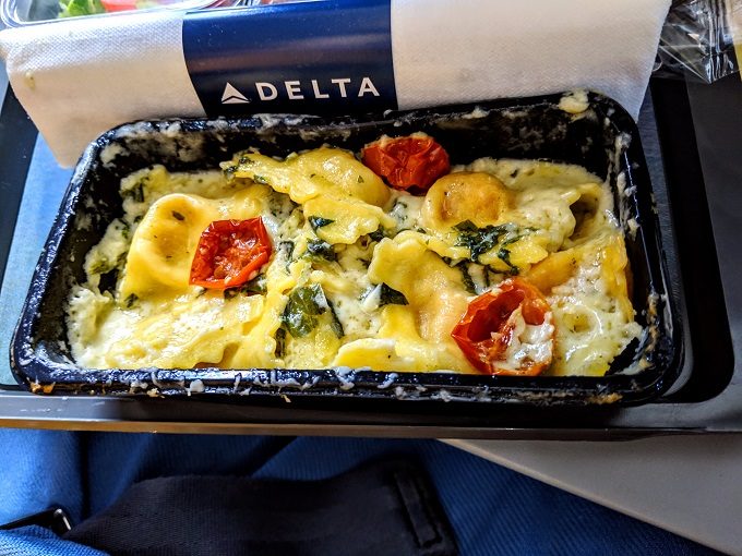 Delta Amsterdam to Boston Economy Class - Tomato & mozzarella ravioli with spinach