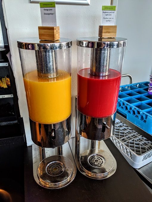 DoubleTree Amsterdam Centraal Station Executive Lounge breakfast - Fruit juices