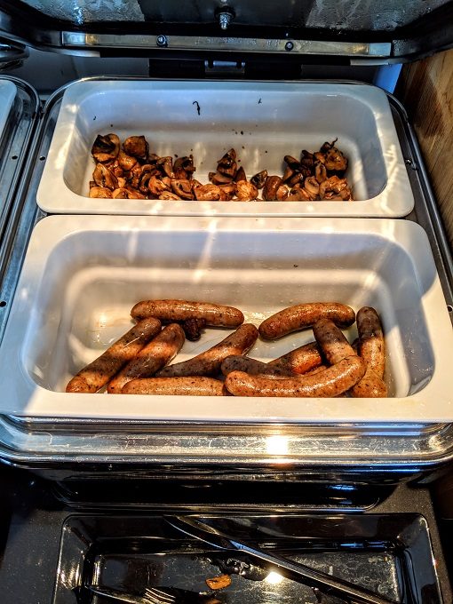 DoubleTree Amsterdam Centraal Station Executive Lounge breakfast - Mushrooms & sausage