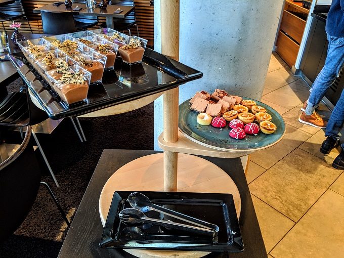 DoubleTree Amsterdam Centraal Station Executive Lounge evening drinks & appetizers - Desserts