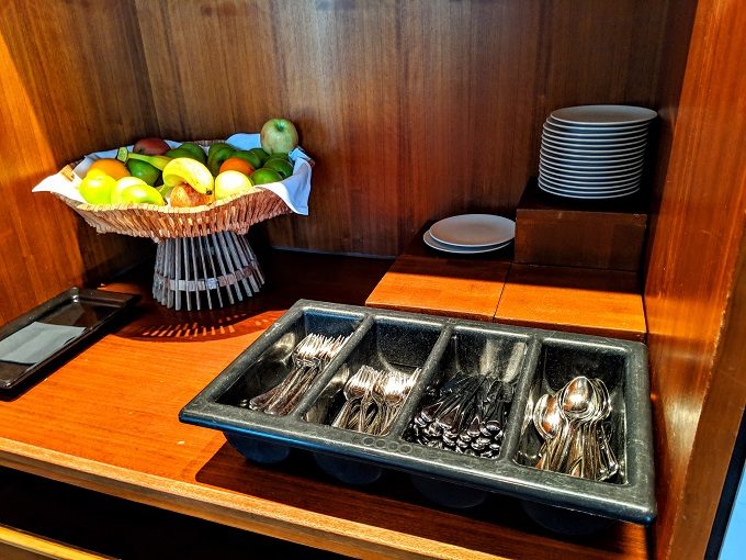 DoubleTree Amsterdam Centraal Station Executive Lounge evening drinks & appetizers - Fruit