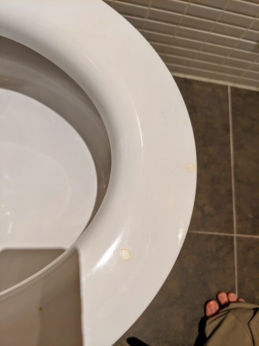 DoubleTree Amsterdam Centraal Station - Pee-stained toilet